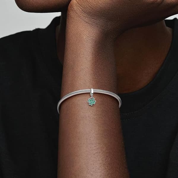 Kløverformede charms