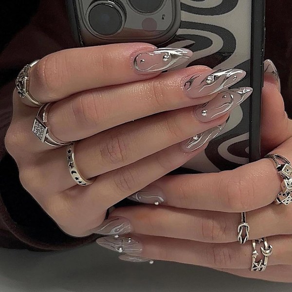 Tryck på naglar Medium Almond Falska naglar Chrome Swirl Akrylnaglar Stiletto Silver Aurora Konstgjorda naglar