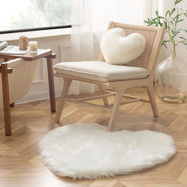 Off White Hjerteformet Pude, Kunstig Kanin Pels 3D Fluffy Hjerte Dekorativ, Plys Blød Pude Gave til Børn Stue og Sofa