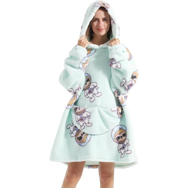 Överdimensionerad filttröja, vuxen dam fleece bärbar filt varm och mysig jättehuvtröja fluffig sweatshirt för kvinnor och män Sloth Wearing a Hat