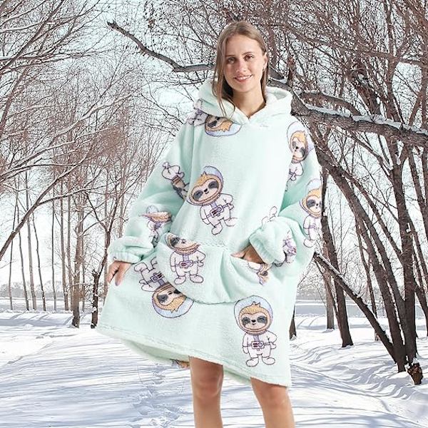 Överdimensionerad filttröja, vuxen dam fleece bärbar filt varm och mysig jättehuvtröja fluffig sweatshirt för kvinnor och män Sloth Wearing a Hat