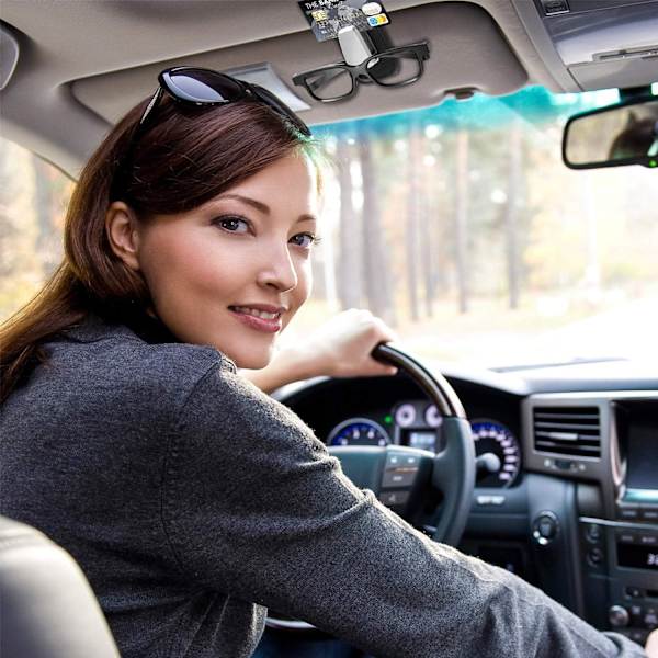 2 kpl autolasien pidikettä, yleismaailmallinen autokattovalaisimen aurinkolasien pidike, nahkainen silmälasien ripustin