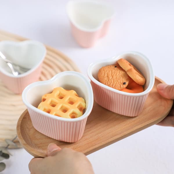 Hjerteformede lyserøde porcelæns-souffléskåle, ramekiner - 3,5 tommer til soufflé, creme brulee og dip - Sæt med 4, lyserød