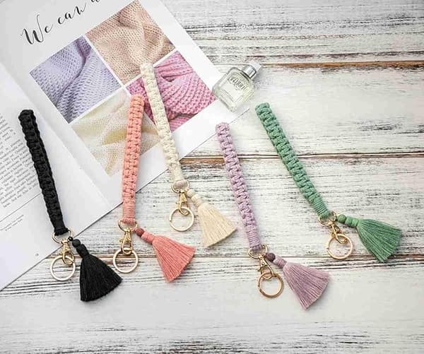Damearmbånd nøkkelring med dusk boho kort snor