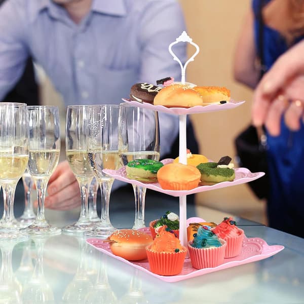 3-lags kageudstillingsstander, lyserøde eftermiddagste-standere, firkantede kagefrugtdessertfestserveringsfade i plast