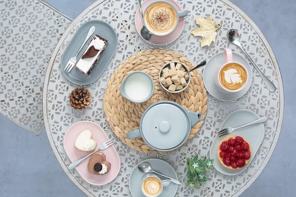 Kaffe- och tefat, grå