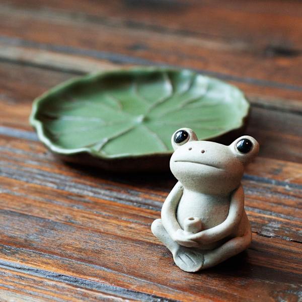 Håndlaget keramisk pinne røkelse brenner holder, liten frosk røkelse, mini søt dyrestatue hjem røkelse brenner