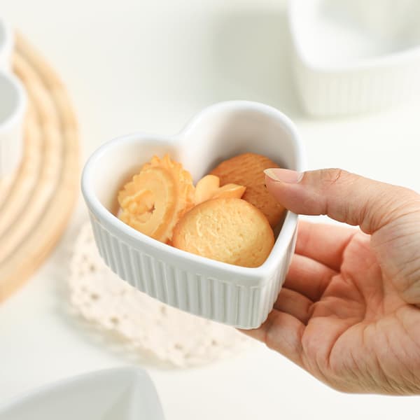 Hjerteformede lyserøde porcelæns-souffléforme, ramekiner - 3,5 tommer til soufflé, creme brulee og dyppesaucer - sæt med 4, hvid