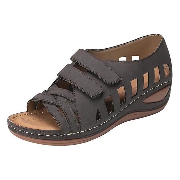 Sommer kvinners sandaler, hule kiler Spenne plattform fritidssko. Coffee 42