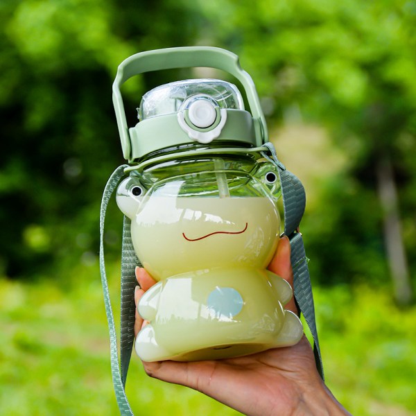 Frø vandflaske, sød grøn frø vandflaske, bærbar klar lækagesikre plastik sportsvandflasker med sugerør og rem (grøn)