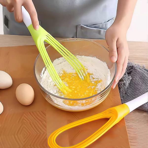 2 Pieces Rotatable and Foldable Manual Egg Whisks, Non-stick Egg Whisks, Multifunctional Hand Mixers (Green, Yellow)