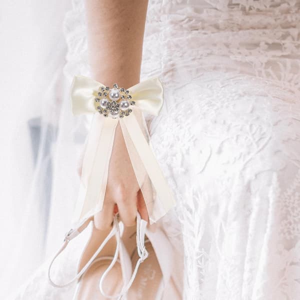 Vit rosett handledskorsage armband band elegant bröllopsaccessoar
