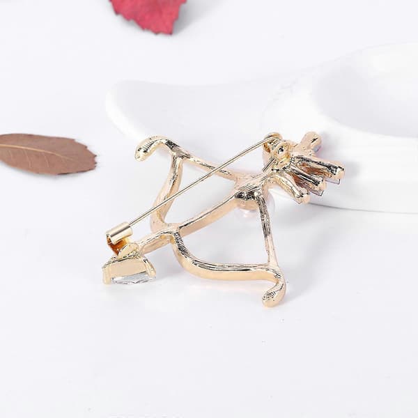 Creative Piercing Heart Pearl Brooch Overcoat Accessory Lovely Gift