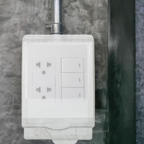 Outdoor Electrical Outlet Box, Clear Weatherproof Socket Cover, Universal Junction Box