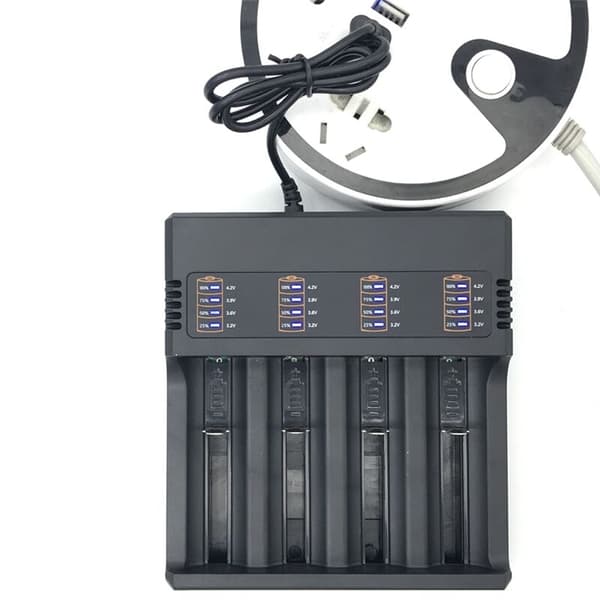 4-roms Smart 18650 Lader Litiumbatterilader Universell USB Batterilader Smart Lader for Oppladbart Batteri