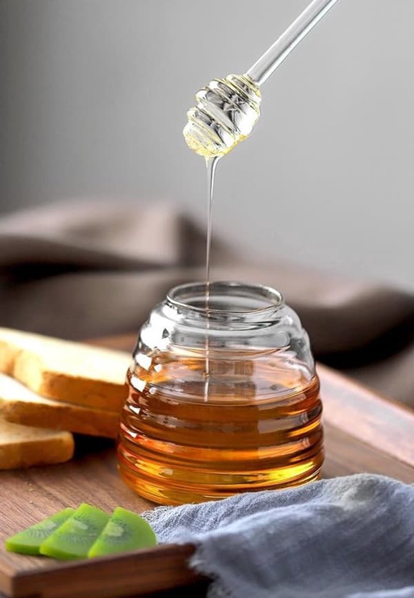 Glass Honey Jar with Dipper and Lid, Borosilicate Syrup Dispenser for Tea, Breakfast, and Kitchen Table, Clear, 500 ml