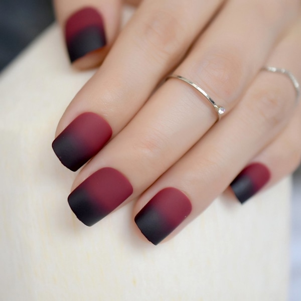 Gradient Korta Franska Nagelspetsar Svart Rödvin Rund Matt Design Kit Lösnaglar Konstdekoration för Kvinnor Sminkverktyg Z858