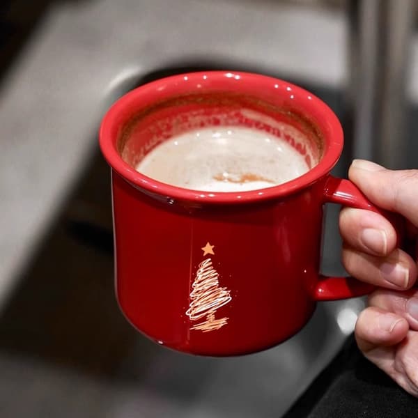 Liten röd kaffekopp i keramik, vintage presentkopp, julgranskopp.