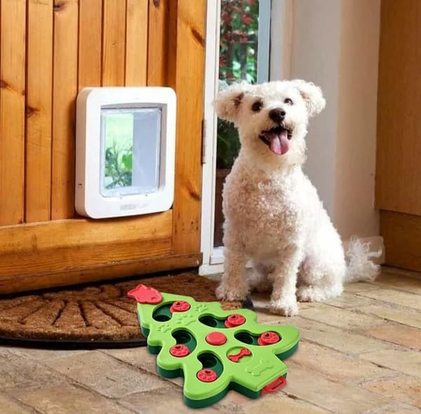 Interactive Christmas Tree Shaped Dog Slow Feeder Toy (26x34x4.5cm).