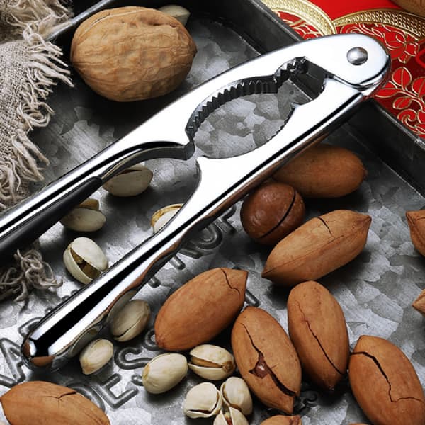 Nutcracker Chestnut Opener Seafood Cracker Heavy Duty Zinc Alloy Nutcracker Pecan Walnut Clamp Tool with Good Grip Kitchen Utensil