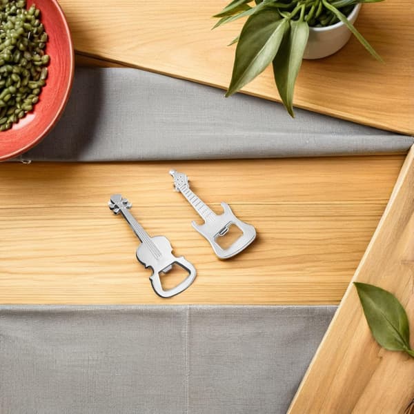 4 st flasköppnare nyckelringar i silver zinklegering med fiol- och gitarrdesigner