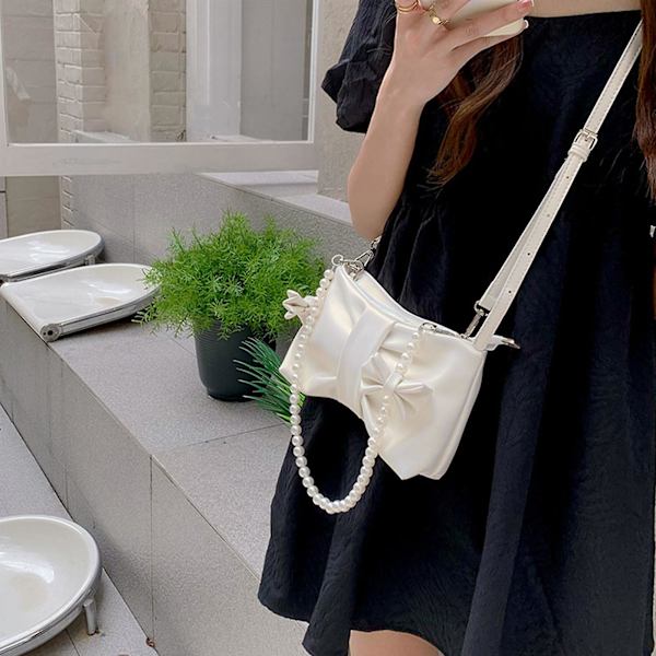 Koreansk Crossbody Väska Pärlkedja Underarm Väska Rosett Axelväska Vit