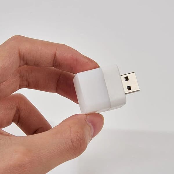 Mini USB-stik, LED-lampe, bærbar computeroplader, lille bog, øjenbeskyttelse, skrivebordsbelysning