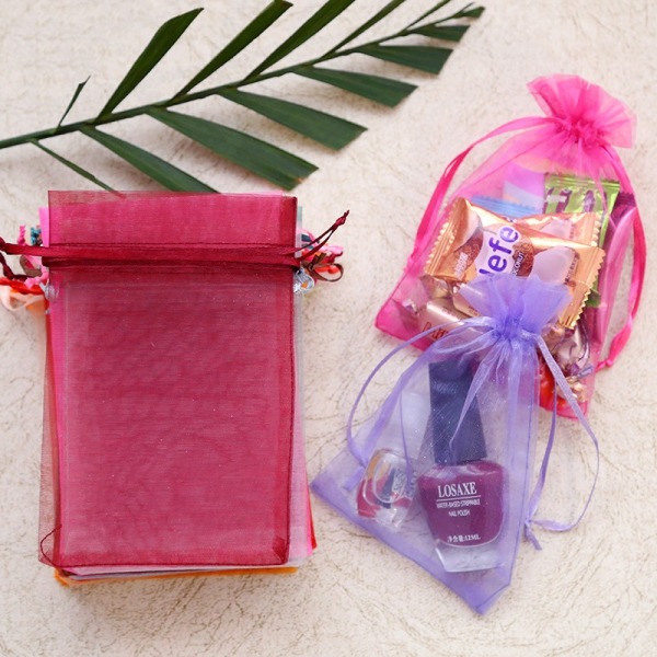Små snoregaveposer Smykkeposer Candy lomme snorepose organza Pouch Bryllupsfest Favourholder Halvtreds i alt