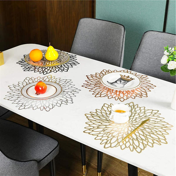 Setti, jossa 4 onttoa pyöreää tablettia, pöytäkoristematto, hibiskuskukka kullalla leimattu PVC-tabletti, ontto tabletti Silver