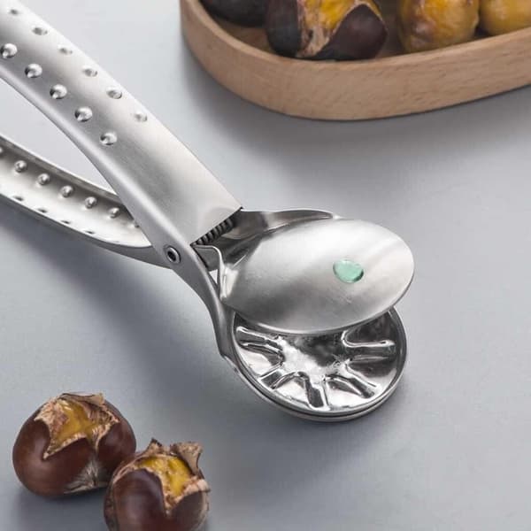 Two-in-one nutcracker, chestnut cracker, nutcracker suitable for all nuts