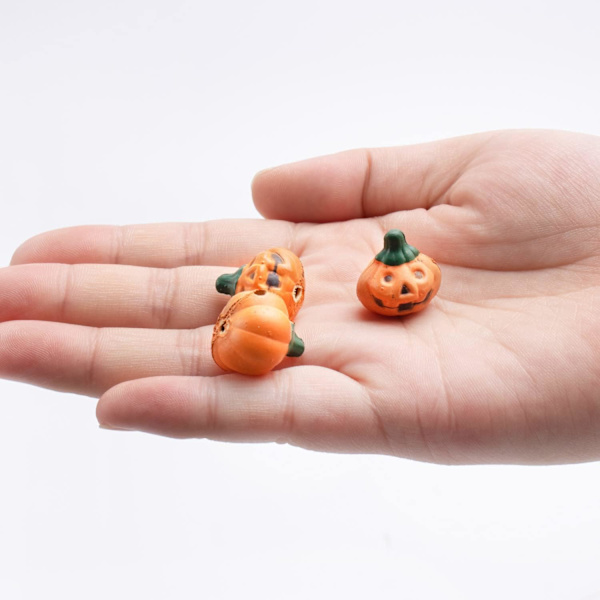 50 kpl Halloween-miniatyyripumppuja Muoviset miniatyyripumppumallit Koristeet Realistiset ontto pumppupatsaat DIY:tä varten