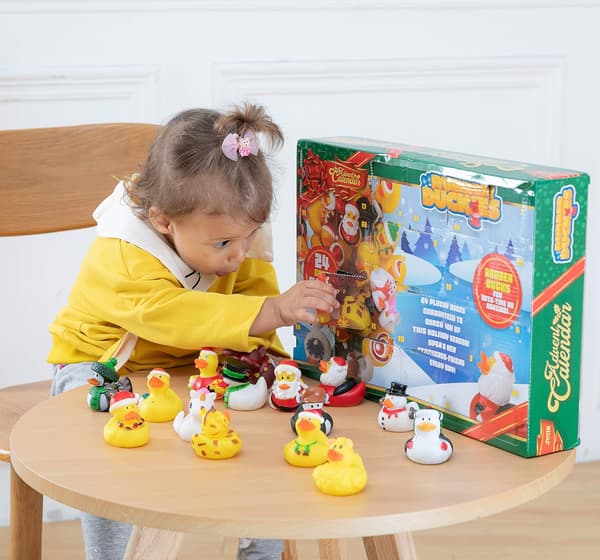 Julkalender med 24 luckor med gummiankor