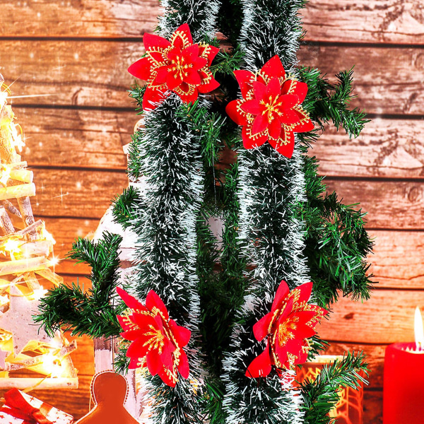 Keinotekoinen viherkasvi seppele -juhlakoristelu sisätiloissa punaisella keulahopealla