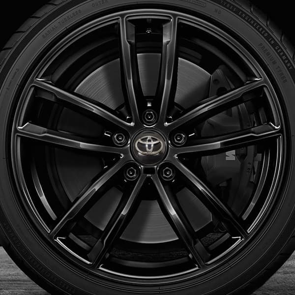 4 stk. til Toyota navkapsler - sort og sølv etiket (62mm)