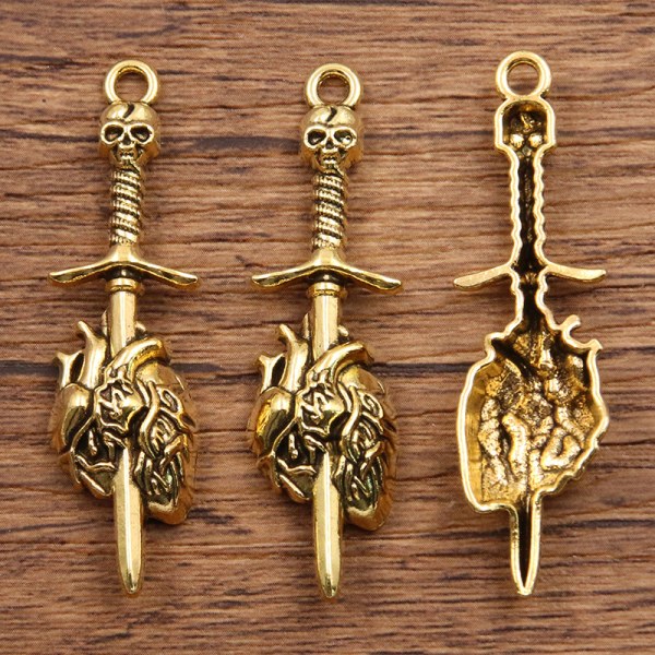 10 st svärdshängsmycken vintage metall skalle dolkar charm halloween gotiskt armband halsband berlock för DIY smycken