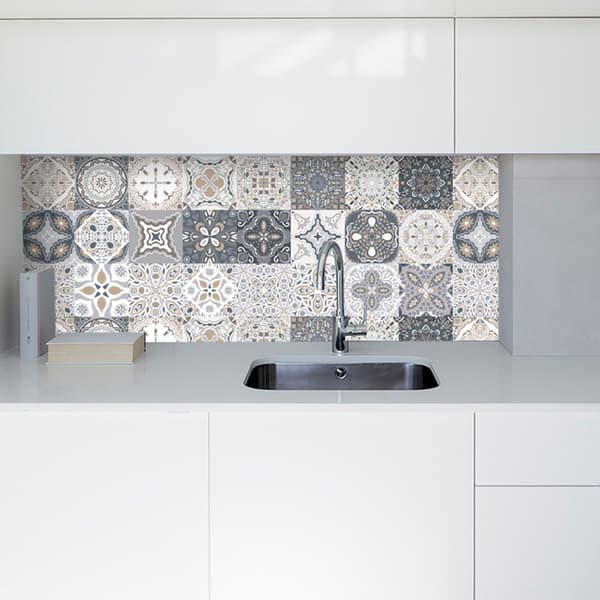Decorate easily with self-adhesive splash guards, suitable for kitchen splash guards and stair decoration, long-lasting adhesion on smooth surfaces