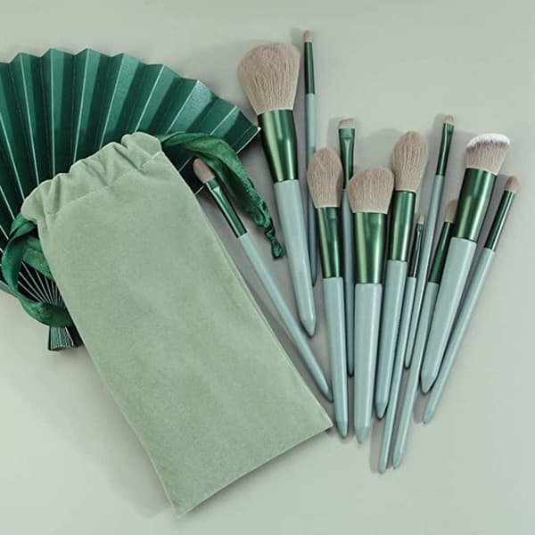 Makeup Brush Set, 13 Pieces Makeup Brushes with Bamboo Handles and Silver Ferrules, Essential Beauty Tools for Face, Eyes for Beginners