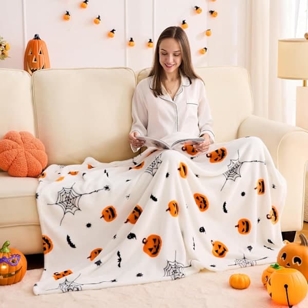 Soft and cuddly Halloween blanket, spooky pumpkin, bat and spider web pattern, white throw for sofa, bed, home decor, gifts 127 x 152 cm