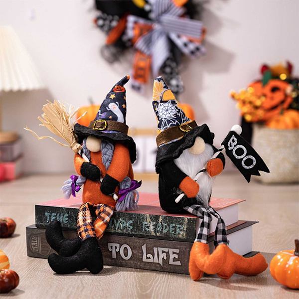 Halloween-noitapeikko pitkillä jaloilla, luudan pitelevä, tonttu, kääpiö, koriste, kiitospäivän maalaistalon keittiön kerrostelulautanen B