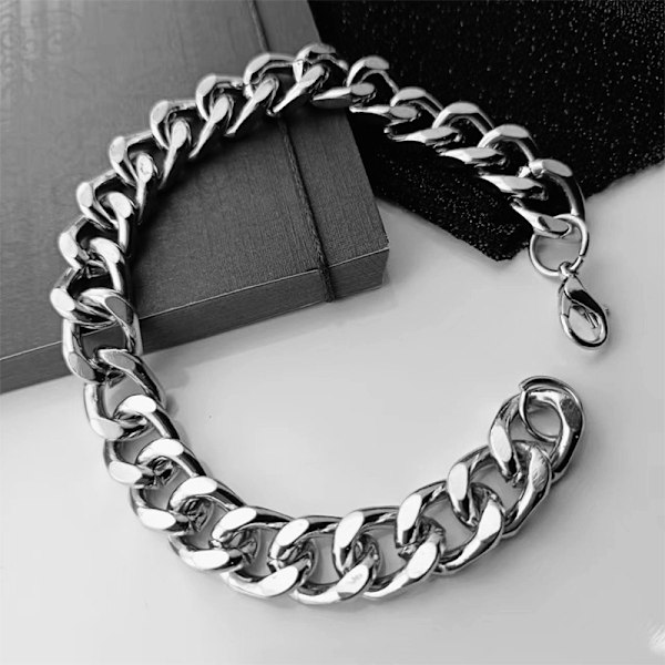 Unisex Kubansk Länkarmband i Rostfritt Stål, Trendig Design, Hållbar & Tidlös Accessoar, Silver