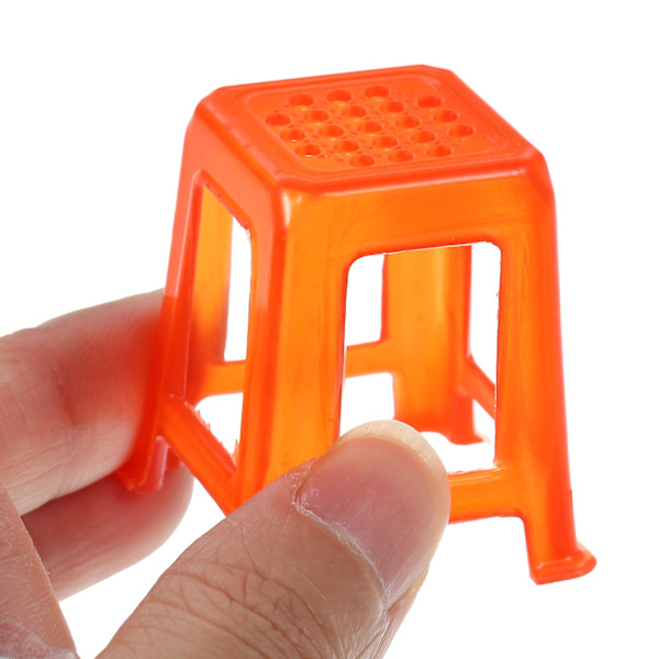 4 kpl Miniatyyrijakkarat Mini-tuolit Nukkekotihuonekalut Mini-talon sisustuslisävarusteet Punainen 3,4x4cm