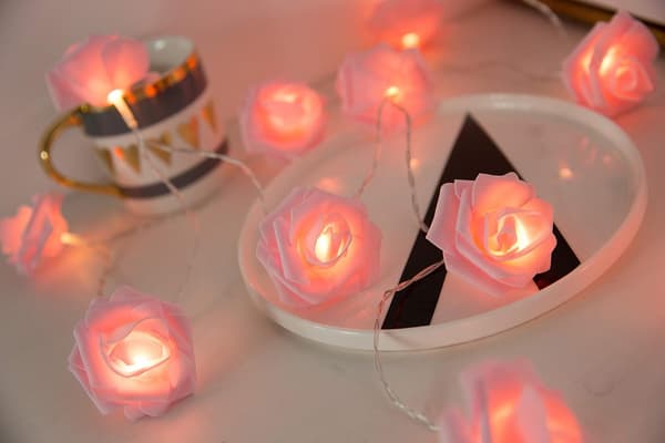 Rosa LED-lysslynge med batteridrift for bryllup, hjemmefester