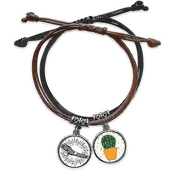 Armbånd med dekorativt ørnemotiv fra det gamle Egypt - Tauarmbånd i lær med kaktusdesign
