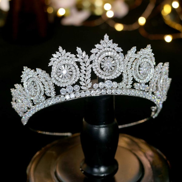 Elegant Zirkon Brudkronor och Tiaror för Kvinnor Silver Kubisk Zirkon Bröllopshuvudbonader Håraccessoarer CZ Fest Pro