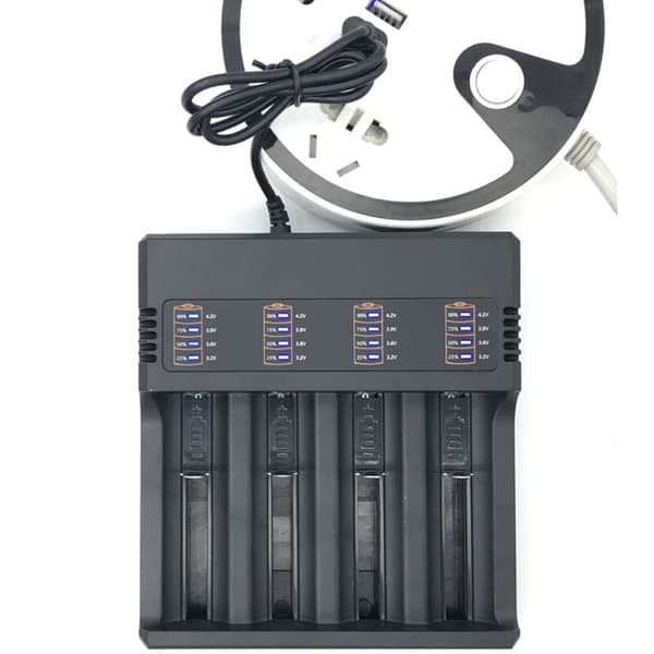 4-rums Smart 18650 Oplader Lithium Batteri Oplader Universal USB