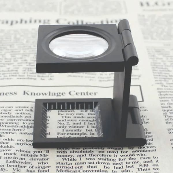 High Performance 10X Foldable Magnifier with Scale, LED Light and Battery for Enhanced Viewing Experience