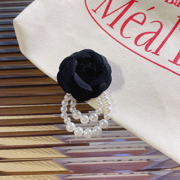 Tygbrosch Camellia Flower Pearl Tofs Koreanska handgjorda modebroscher Klassiska damskjorta tillbehör