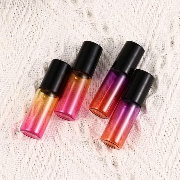 5 kpl 5 ml:n lasisia roll-on-pulloja matka- ja kotikäyttöön