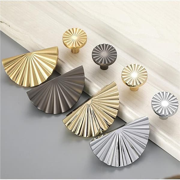 Round Zinc Alloy Handle on Small Drawer Door Handle Approx.
