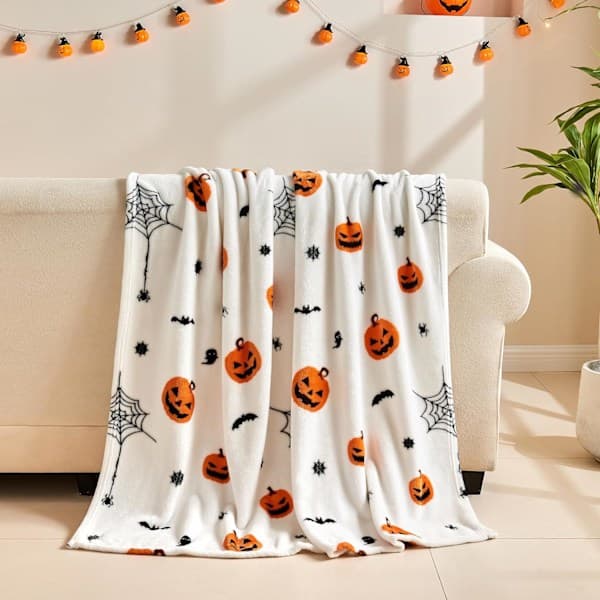 Soft and cuddly Halloween blanket, spooky pumpkin, bat and spider web pattern, white throw for sofa, bed, home decor, gifts 127 x 152 cm